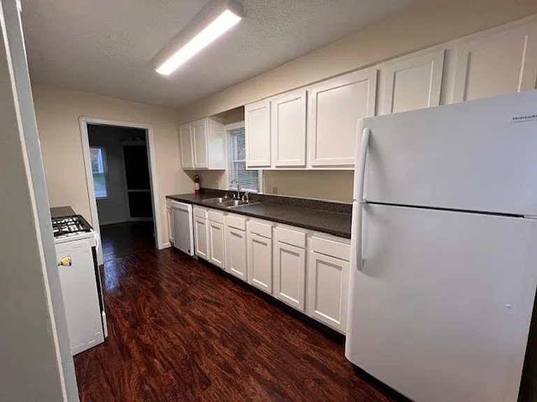 848 Lawrence Ave — Photo 6