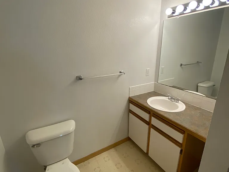 223 W Myrtle St #A — Photo 5