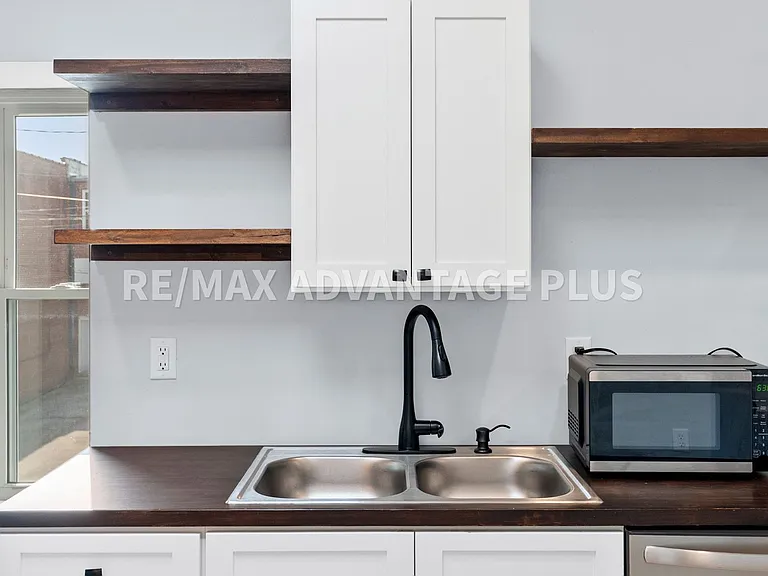 118 W 3rd St — Photo 8