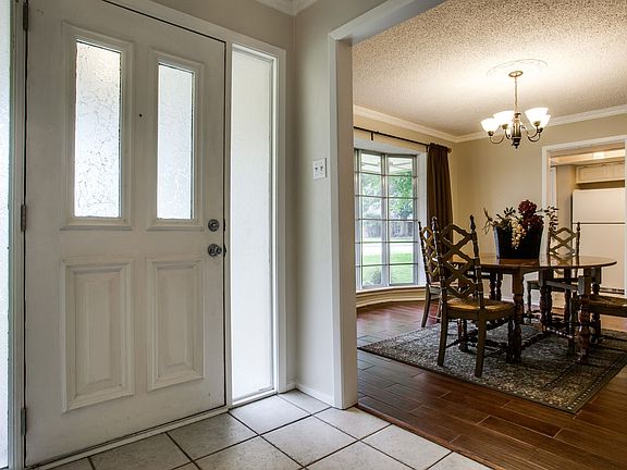 4th image of 4618 Burdock Dr