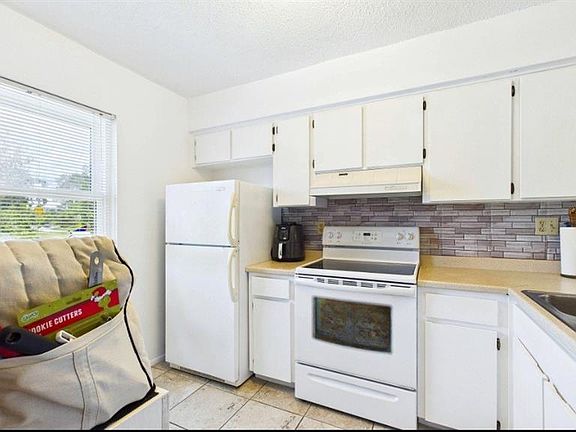 4th image of 11117 Pembridge Ct APT 2