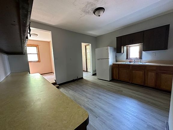 4th image of 3209-3211 Mapledale Ave