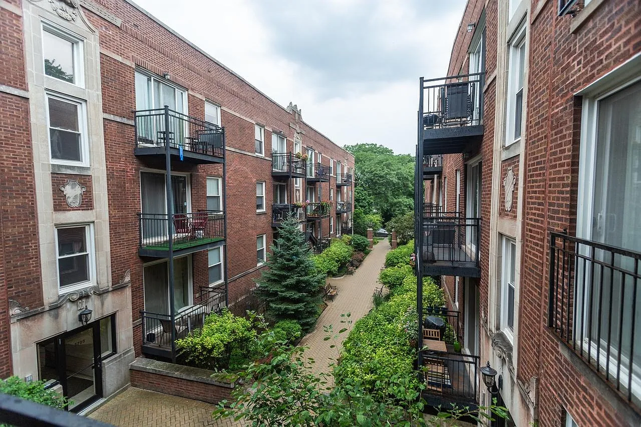 2 bed, 900 sqft, $1,925 — Photo 3