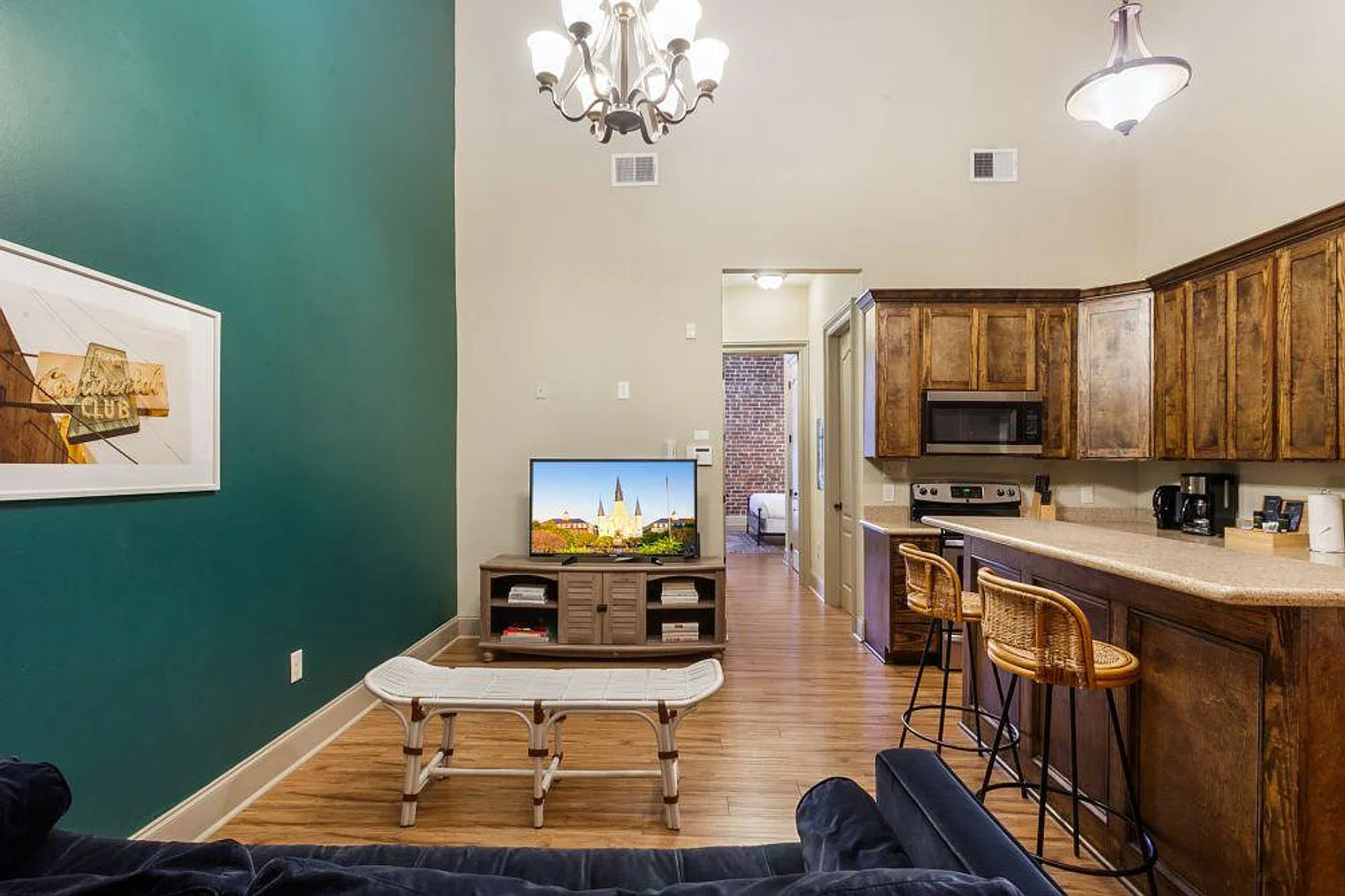 1 bed, 1.0 bath, 796 sqft, $4,237 — Photo 1