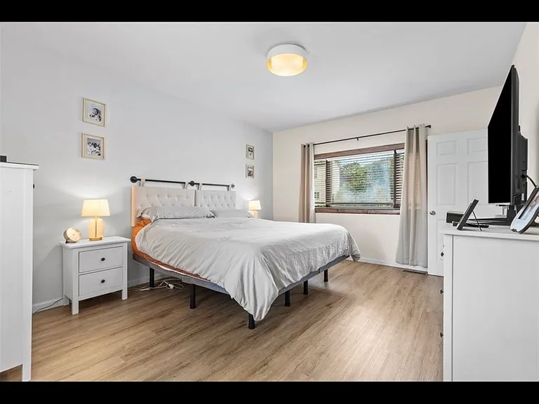 211 Lloyd Ave — Photo 9