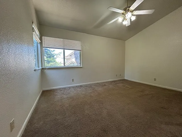 201 Sapphire Ct — Photo 15