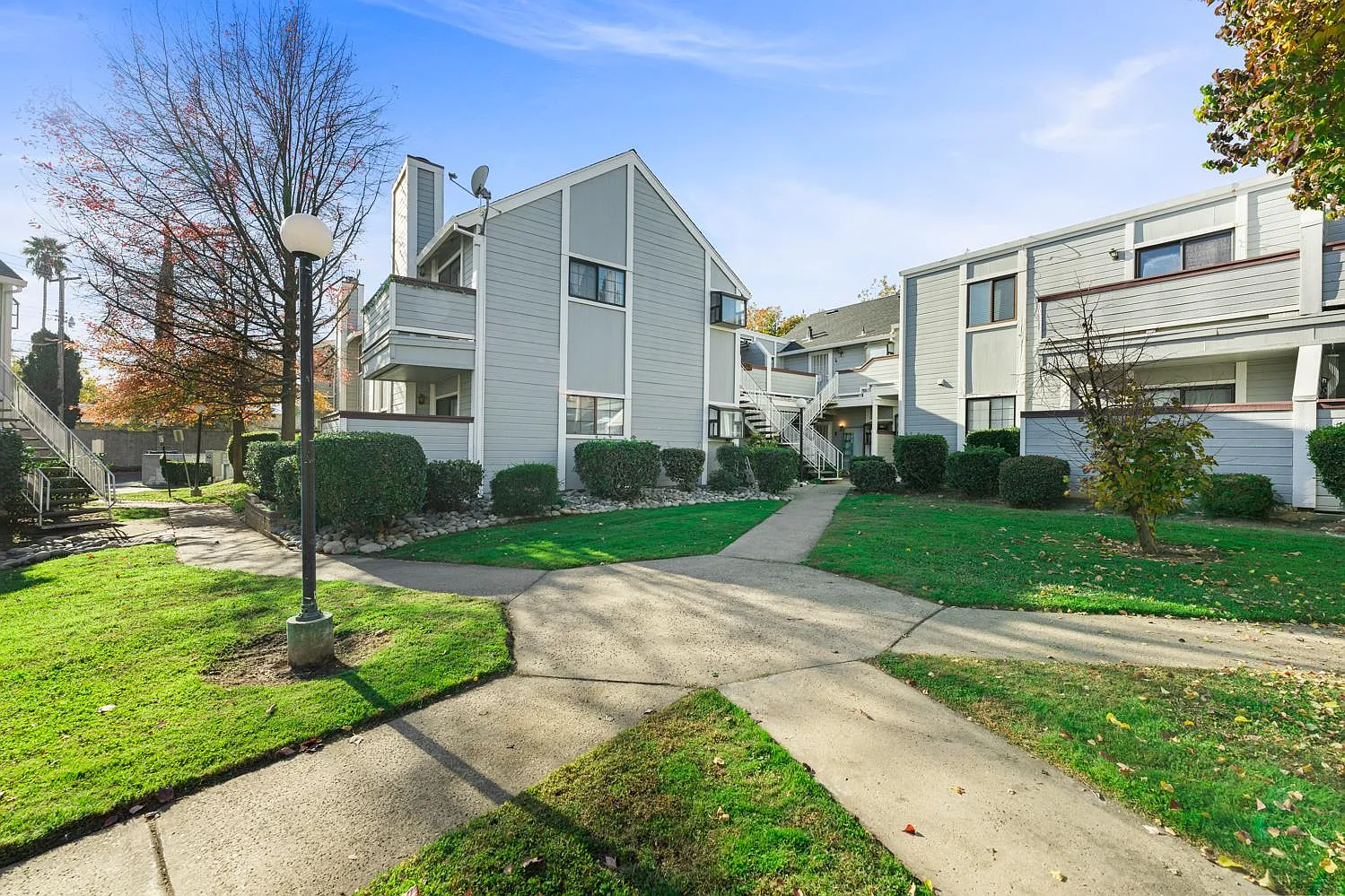 7401 Auburn Oaks Ct APT M photo 1
