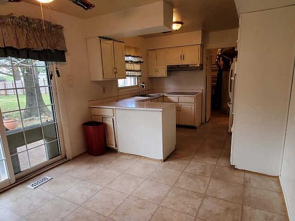 4th image of 4433 Majestic Ln