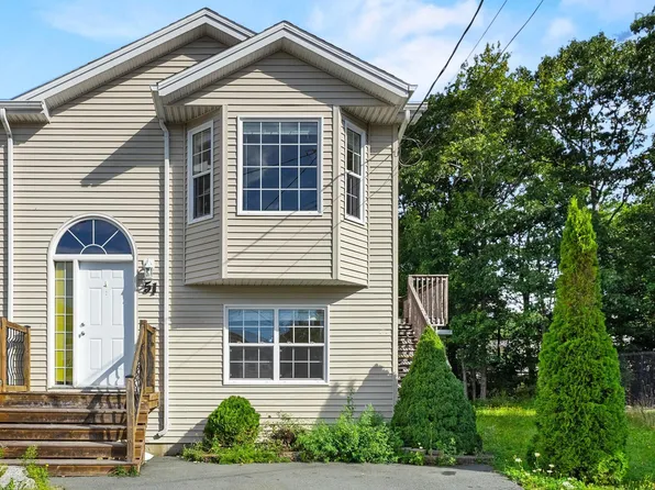 51 Lovell Ln, Halifax, NS B3R 0A2