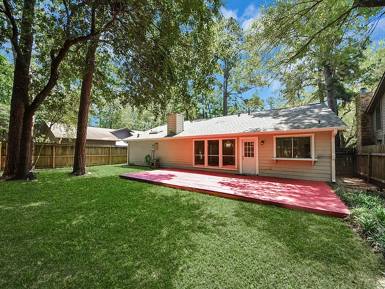 15 Brentwood Oaks Ct — Photo 3