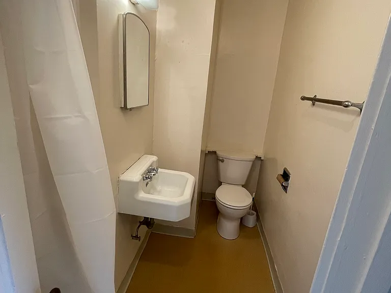604 N Sprague St #2 — Photo 3