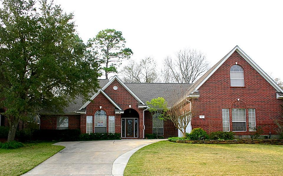 1st image of 121 Lakeside Dr