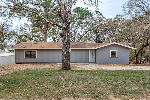 1612 Woodview Dr Photo 1