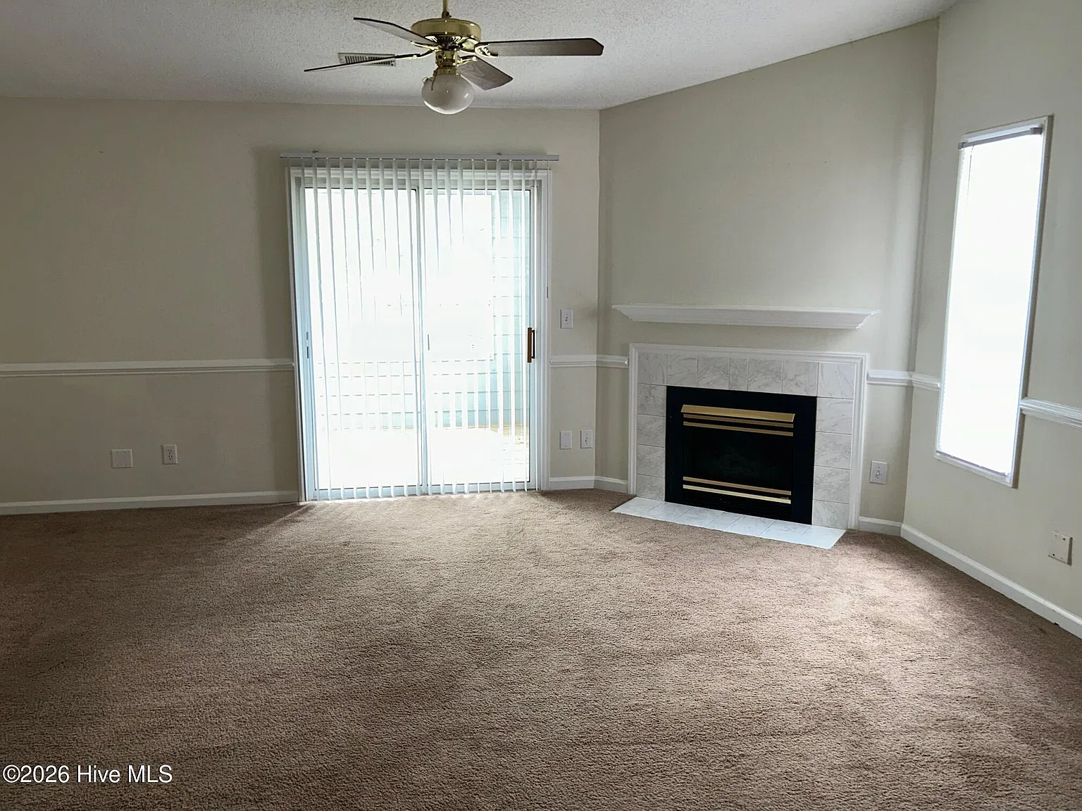 2 bed, 2.0 bath, 1332 sqft, $1,100 — Photo 2