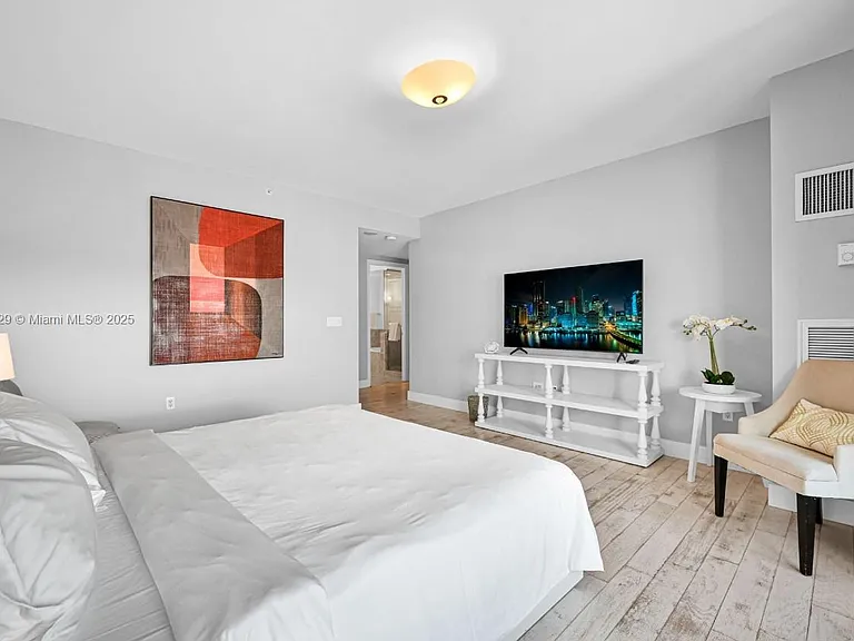 1435 Brickell Ave #3401 — Photo 12