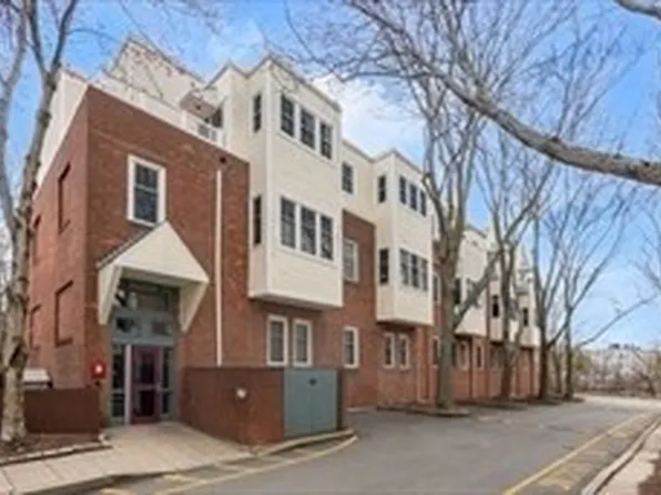 218 Thorndike St #208-B, Cambridge, MA 02141