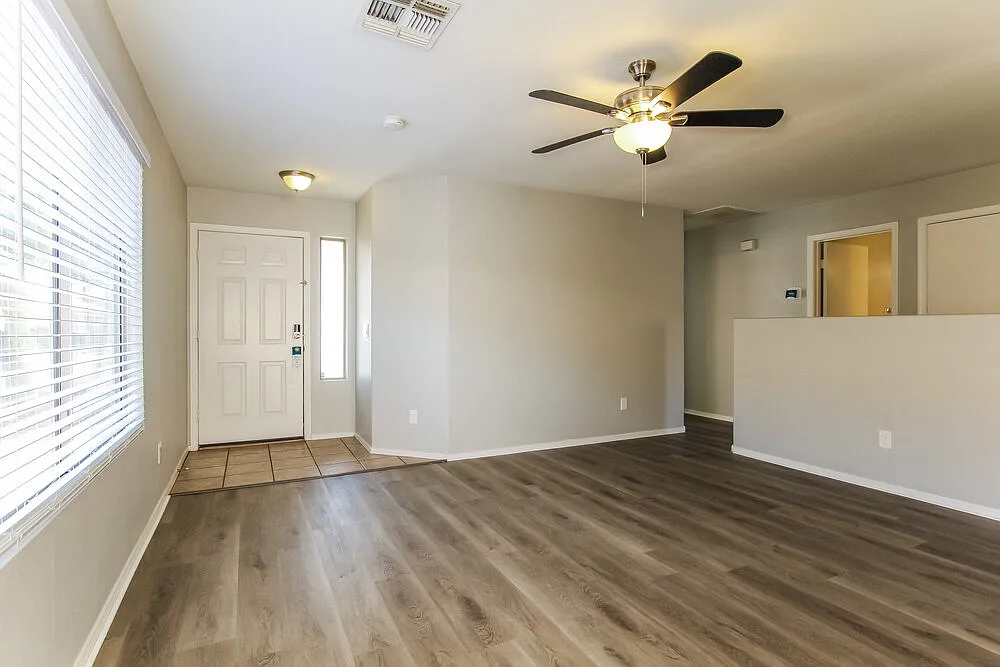 3 bed, 2.0 bath, 1190 sqft, $1,895 — Photo 4