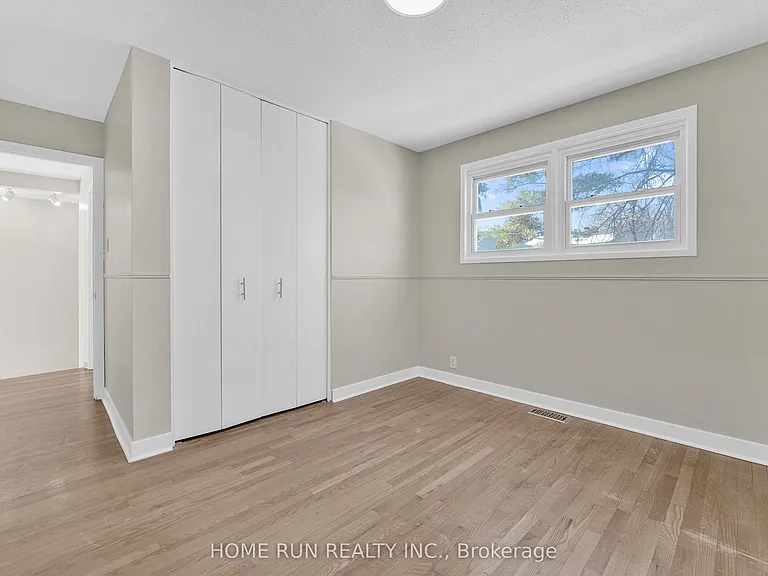 1259 Meadowlands Dr E — Photo 33