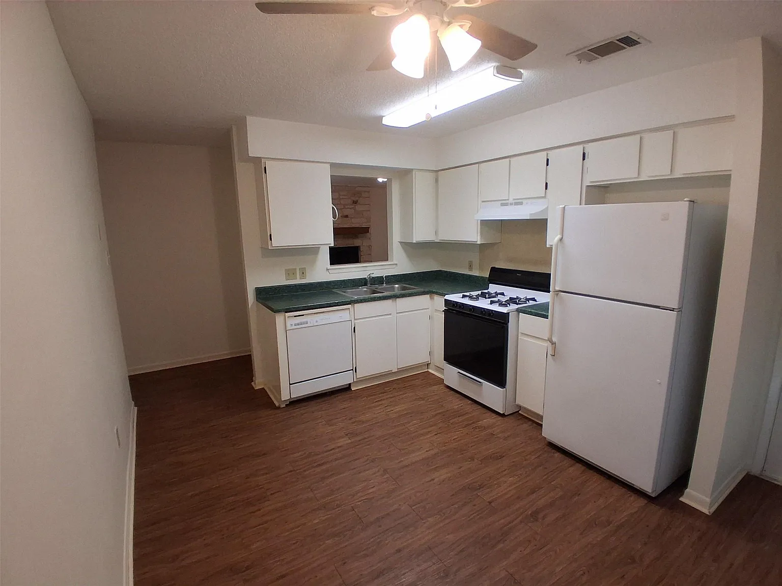 3 bed, 1.5 bath, 1050 sqft, $1,850 — Photo 4