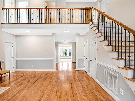 4th image of 2341 Knoll Ridge Ln