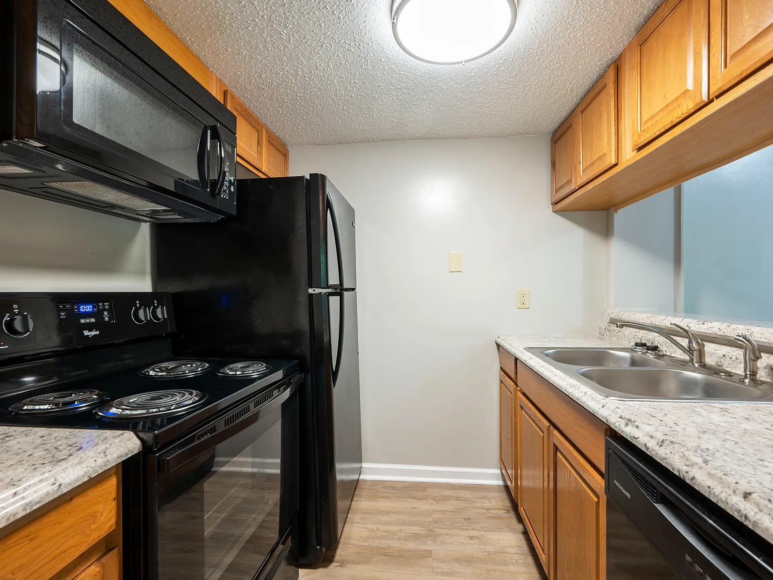 183- Rock Creek Apts. — Photo 3