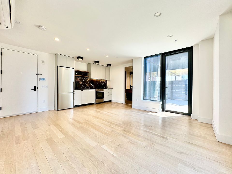 1st image of 260 Gold St #1003
