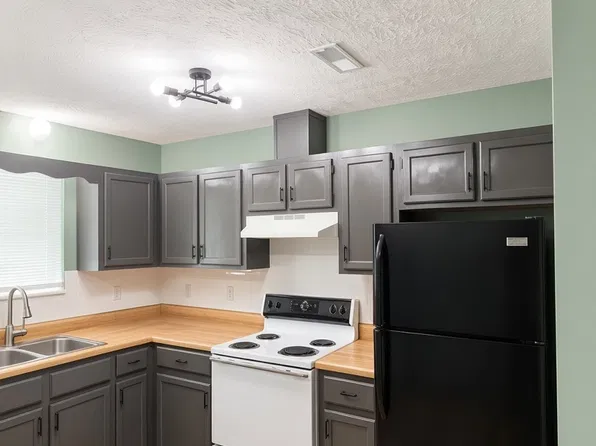 150 W Robbins Rd, Robbins, TN 37852