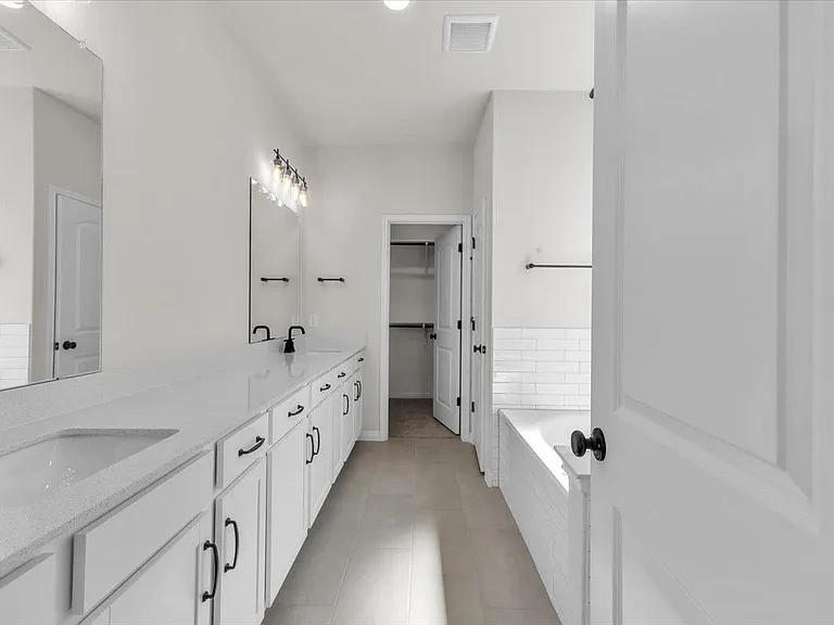 302 Willow Heights Dr — Photo 16