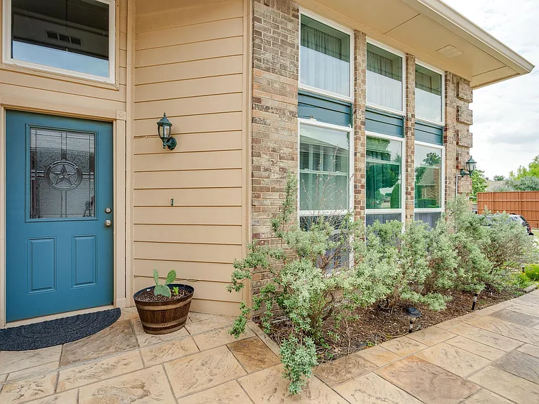 10236 Quest Dr — Photo 5