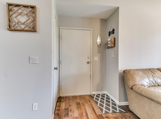 5908 Sutton Pl APT 11, Urbandale, IA 50322