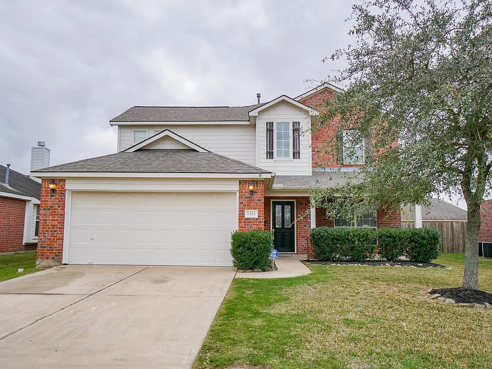 1323 Colonial Manor Dr