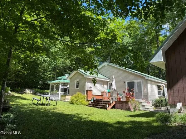 303 N Shore Peck Rd, Gloversville, NY 12078