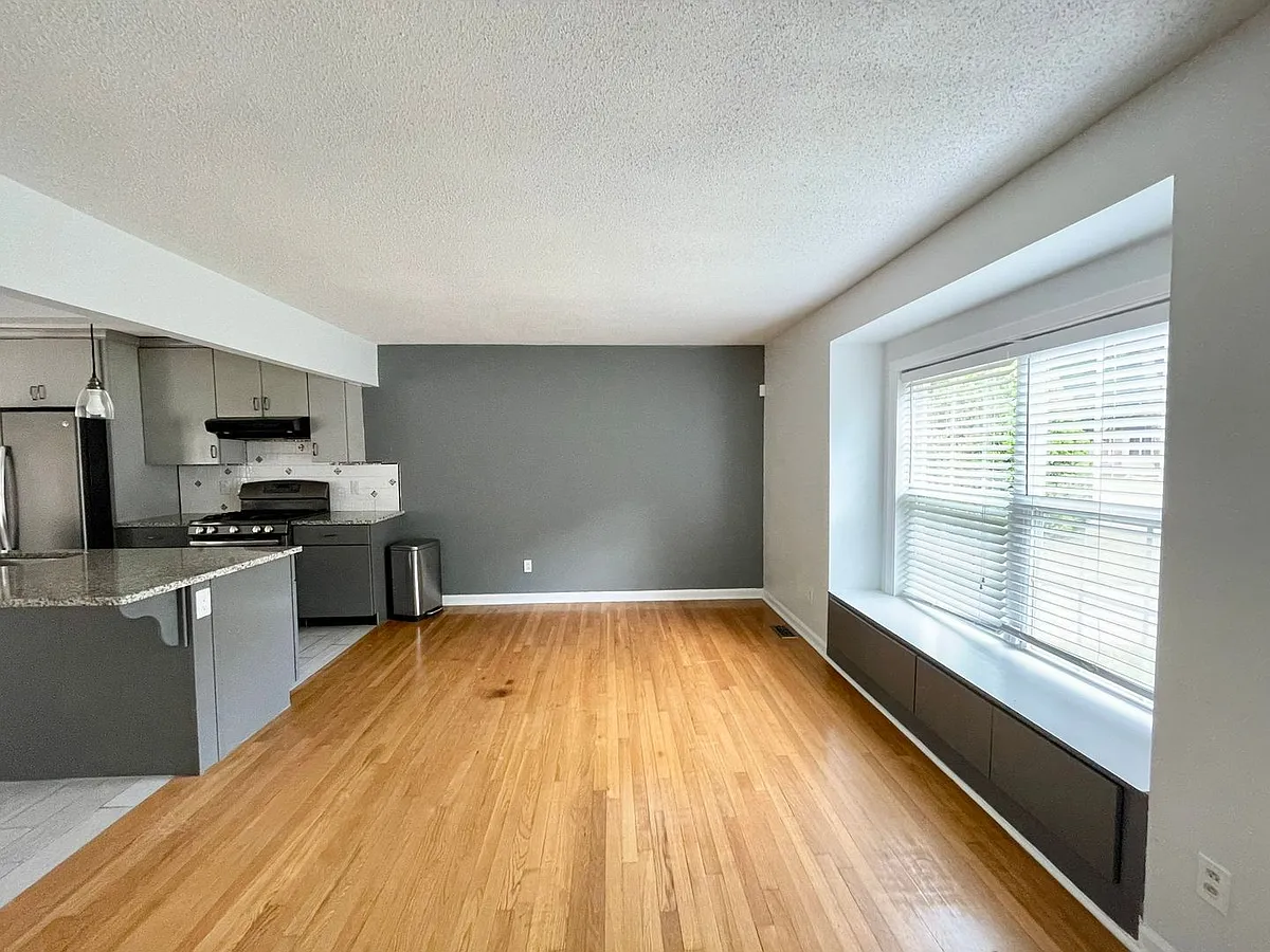 Building Photo - 2112 Chandler Ave