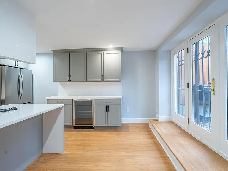 614 Columbus Ave — Photo 14
