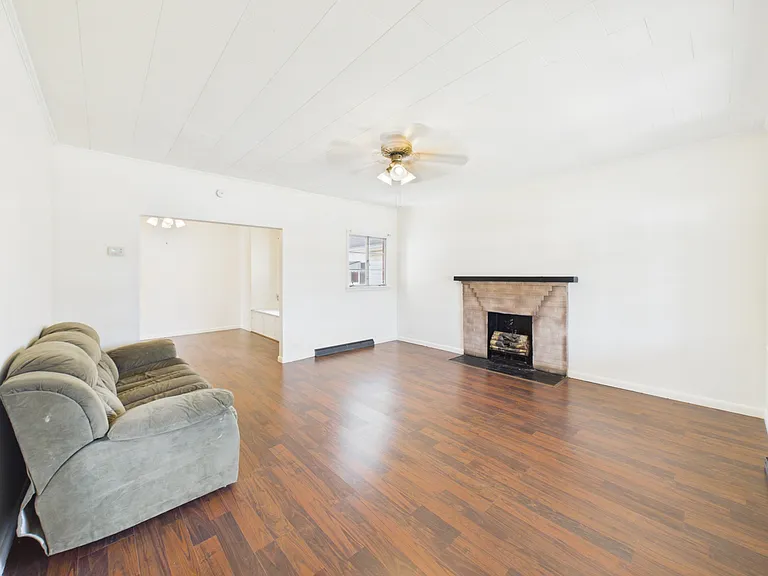 305 S Chelsea St — Photo 3
