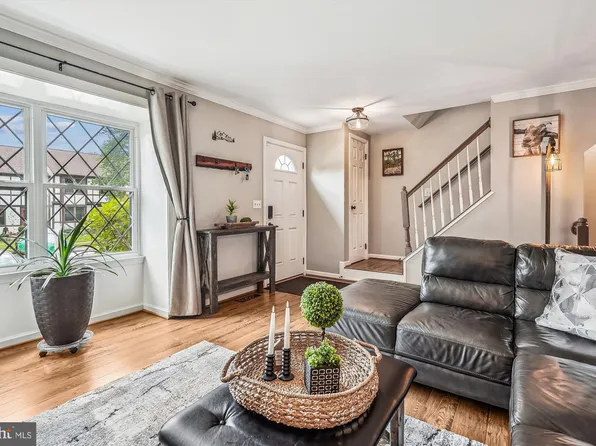 4 Millard Ct, Sterling, VA 20165