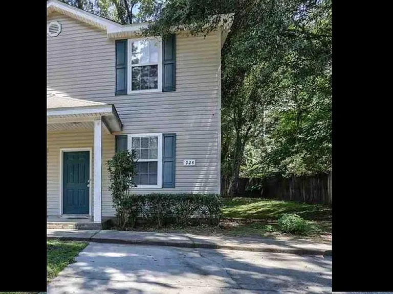 924 Ashburn Dr #2 — Photo 2