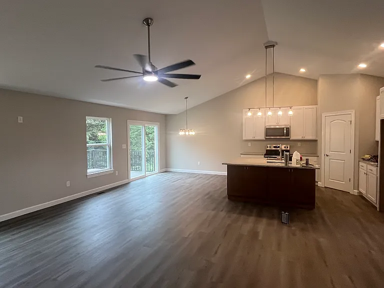 10720 Trenton Ln — Photo 9