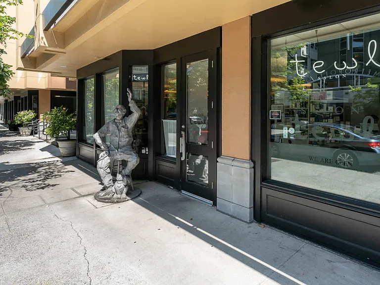Salon Tewl located On-site