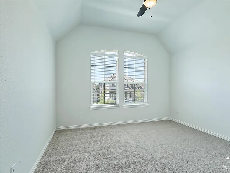 3011 Hobbs Ln — Photo 19