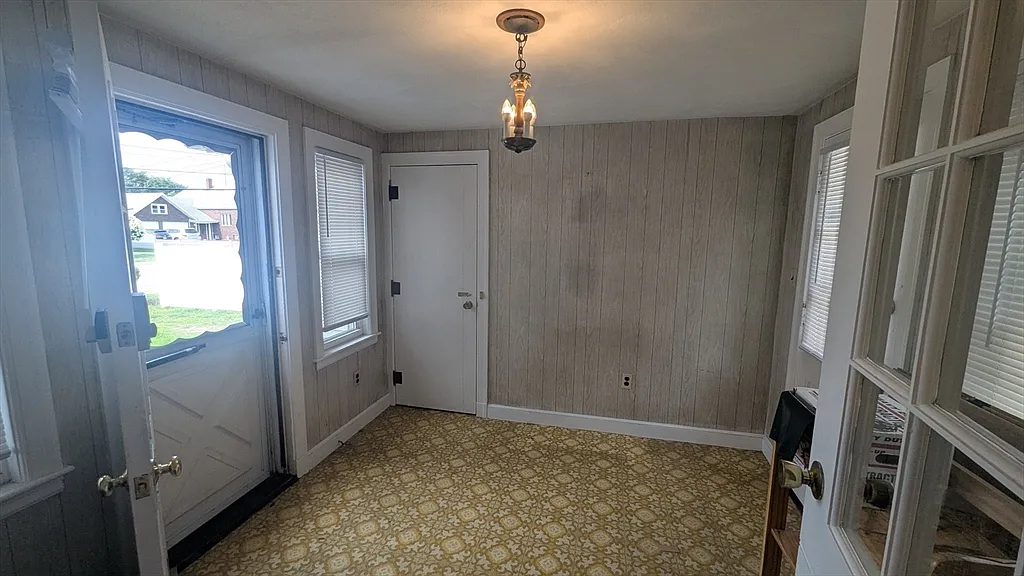 3 bed, 1.5 bath, 1691 sqft, $3,700 — Photo 3