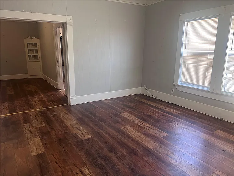 515 S Harrison Ln — Photo 2