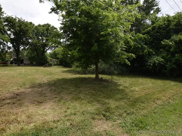 218 E Elm St, Stilwell, OK 74960