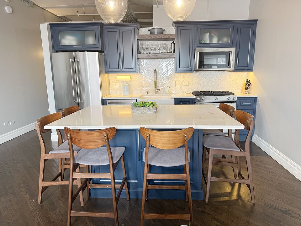 Island with seating for 6