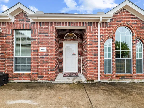 304 Briar Cove Cir, Red Oak, TX 75154