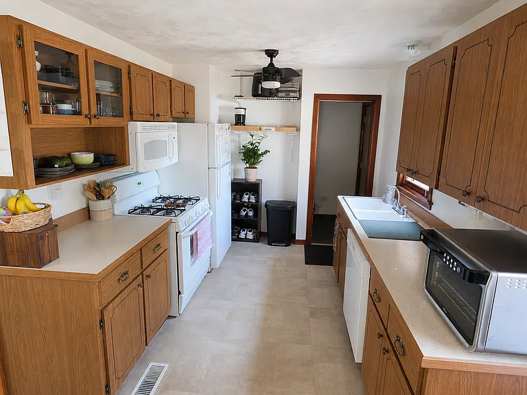 300 W Liberty St — Photo 7