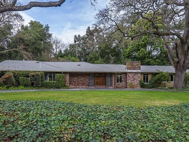 1st image of 272 Greenoaks Dr