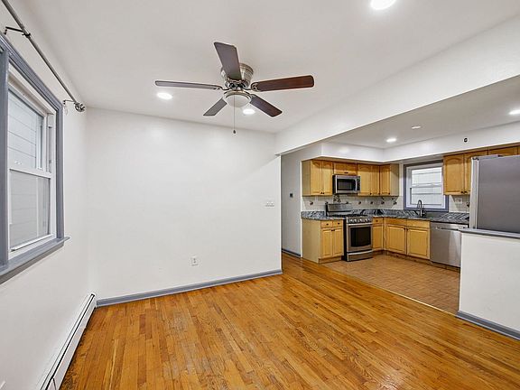 4th image of 13 Carlton Ave Floor 1