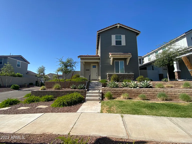 21065 W Elm Way Ct — Photo 2