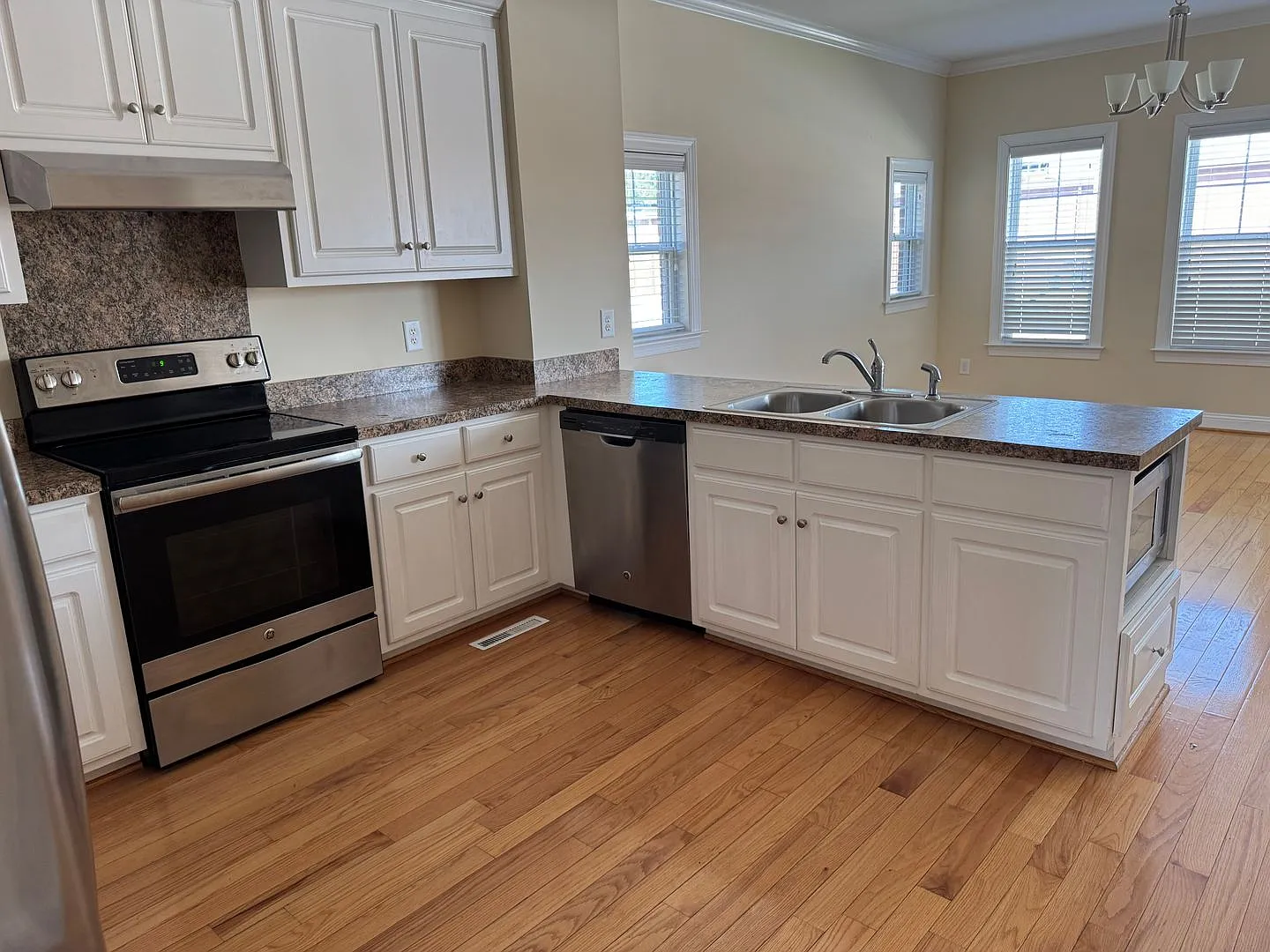 Savannah Way 3759 - HW Global Education Investment Group, LLC — Photo 3